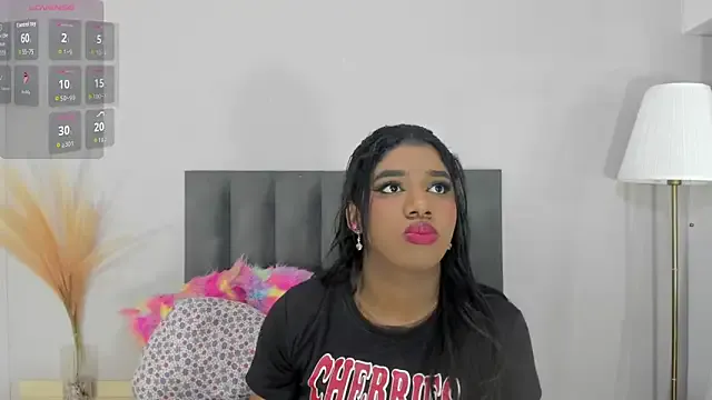 StripChat KendraChavez_ is Freechat KendraChavez_ — Spread pussy close up