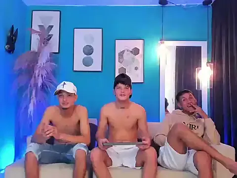 KingOfHeavens_2 — french kiss