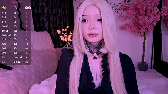 Lein_Bone — show my pierced tits