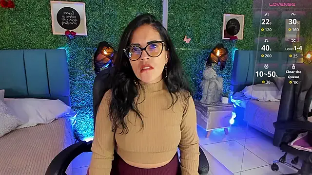 StripChat Linagh_ is Freechat Linagh_ — pussy in closeup