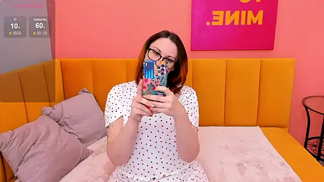 StripChat LisaAmoree is Freechat LisaAmoree — spread mylegs + hand in my thong