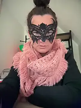 LoveSperm75 — Je me touche les seins dans le uber