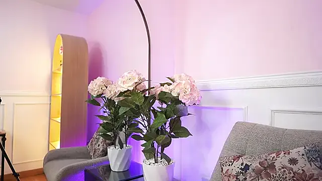 MilaCrave —  Booty open + shake fast