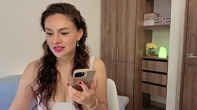 Monica-Bello — oil bobies