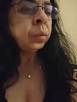 NakedMILFx — Fingers in pussy