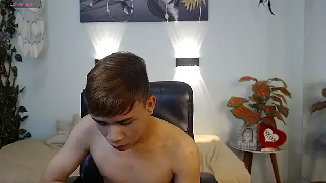 StripChat nathanclay is Freechat nathanclay — remove my shirt