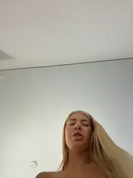 NewLale — Show boobs