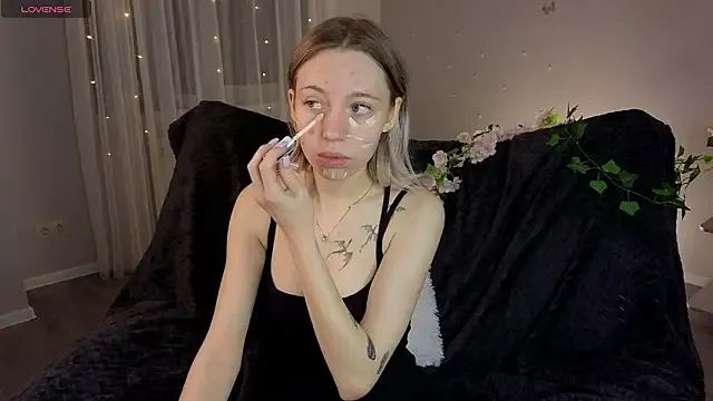 StripChat NyxaThorn is Freechat NyxaThorn — tease you with my breasts