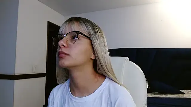 StripChat peyton_golden1 is Freechat peyton_golden1 — RUB MY CLITORIS WITH THE HEEL OF MY FOOT