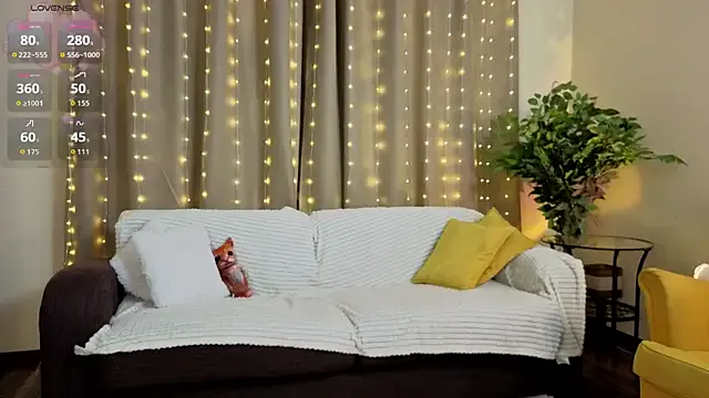 RozanneJordan — tease my legs + shake ass