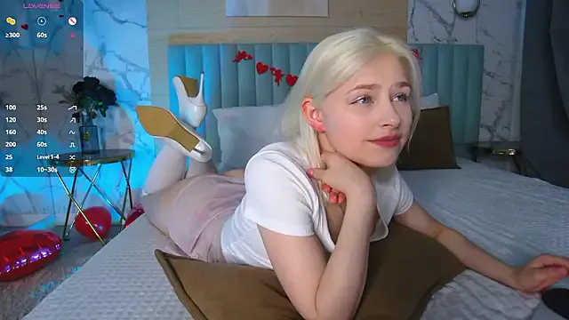 StripChat SandyShayes is Freechat SandyShayes — Handbra close to cam