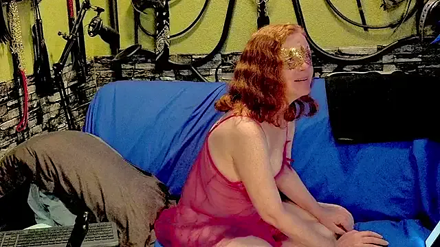 Scarlett_Switch — Top Off + Chain Collar