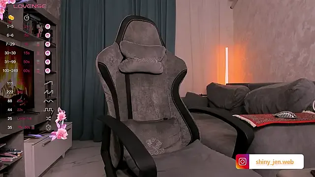 Shiny_Jennifer — FLASH COCK OR ASS!