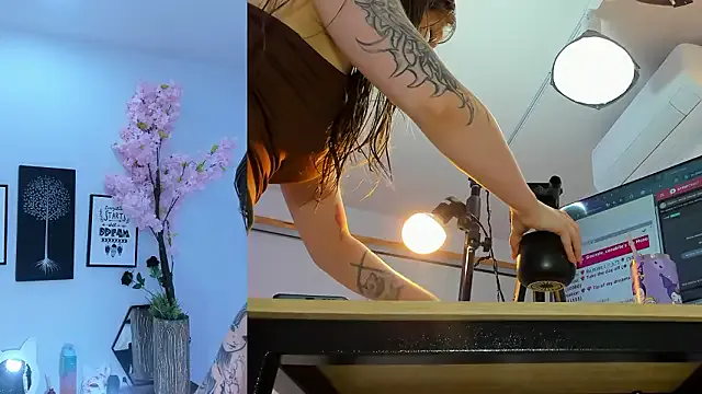 StripChat Siouxsie_cenobite is Freechat Siouxsie_cenobite — Oil on my ass + spanks (uu)