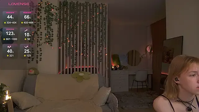 sofiapurex — Pull The Fabric&Flash decollette CloseUp