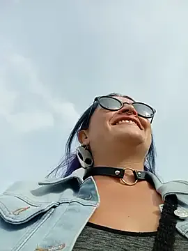 sophie_banger — Horny in street Show #hairypussy & Spank