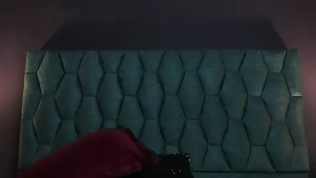 sophie_blaake — SPIT AND SUCK TOES