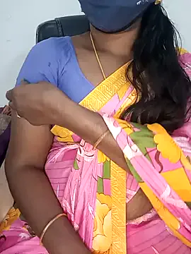 Tamil-hotwife — Ass show 