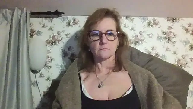 StripChat Valinella is Freechat Valinella — Bodylotion op mijn billen